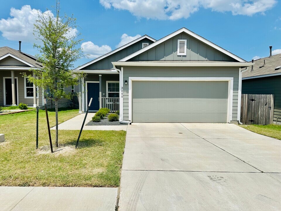 2400 Nightview Dr in Pflugerville, TX - Building Photo