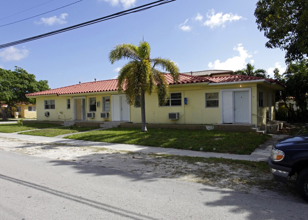 1200 NE 110th St in Miami, FL - Foto de edificio