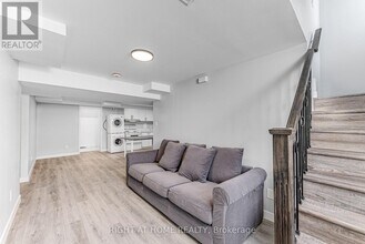 902 Kenzie St in Ottawa, ON - Building Photo - Building Photo