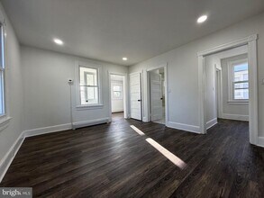 517 Bentley Ave in Beverly, NJ - Foto de edificio - Building Photo