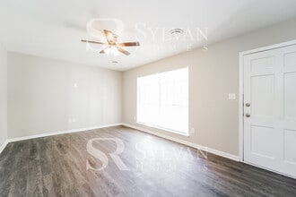 1370 Sharon Dr in Jackson, MS - Building Photo - Building Photo