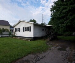 44 Standish St in Plattsburgh, NY - Building Photo