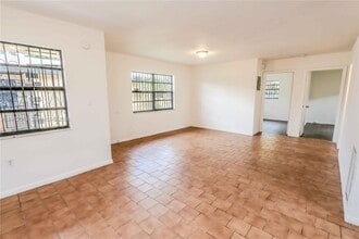 6747 NW 5th Ct in Miami, FL - Building Photo - Building Photo