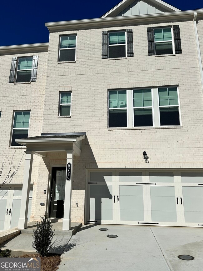 property at 5772 Plaza Dr SE