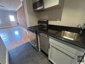 Avenue B in New York, NY - Building Photo - Building Photo