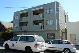 4020 Opal St in Oakland, CA - Foto de edificio - Building Photo