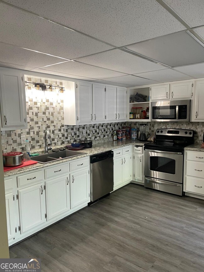 property at 1801 Azalea Dr