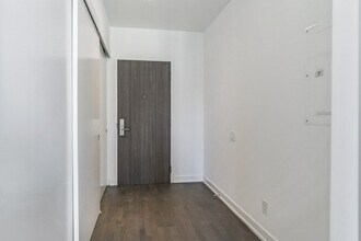 185-1185 Roehampton Ave in Toronto, ON - Building Photo - Building Photo