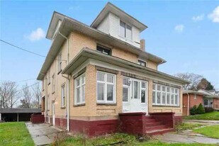 2515 E Midlothian Blvd, Unit 4 in Struthers, OH - Building Photo