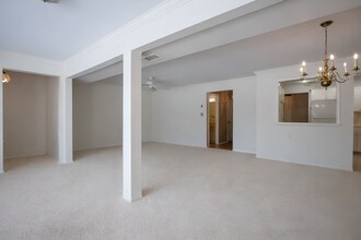 24 Danbury Ct in Red Bank, NJ - Building Photo - Building Photo