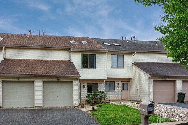 9 Homestead Dr in Matawan, NJ - Foto de edificio - Building Photo