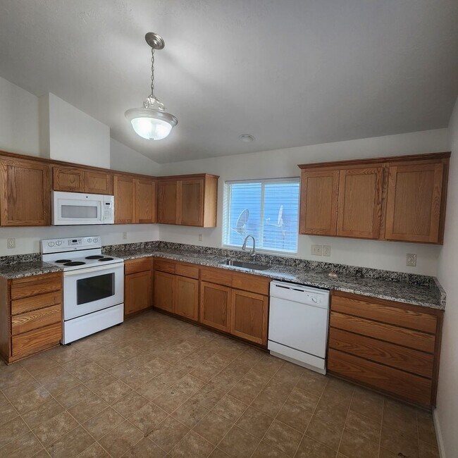 1723 SE 3rd St in Astoria, OR - Building Photo - Building Photo