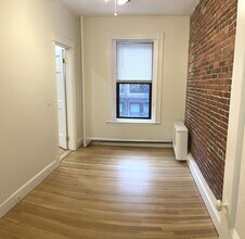 160 Newbury St, Unit 12 in Boston, MA - Building Photo - Building Photo