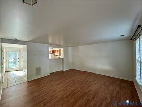 3063 Montfort Loop in Richmond, VA - Foto de edificio - Building Photo