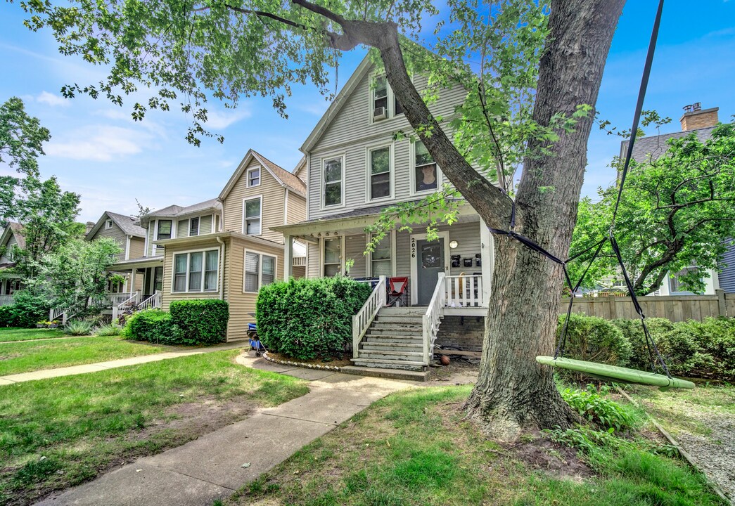 2026 Maple Ave in Evanston, IL - Building Photo