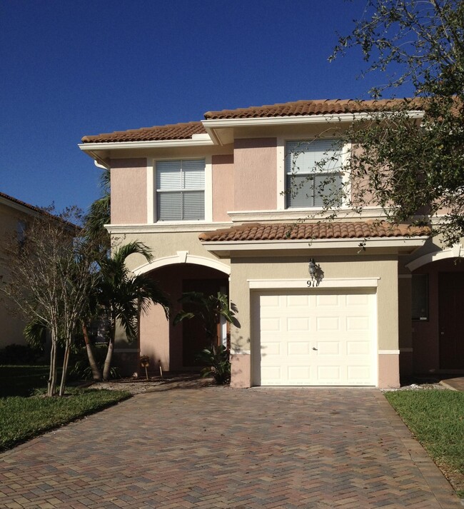 property at 911 Seminole Palms Dr