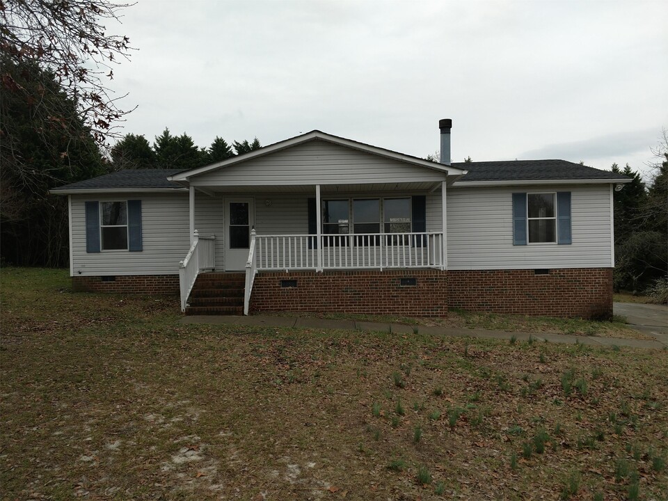 83 Patriots Way in Cameron, NC - Building Photo