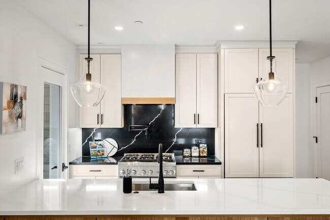 57 Saratoga St in Boston, MA - Building Photo - Building Photo