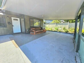 6830 N Columbia Blvd in Portland, OR - Building Photo - Building Photo