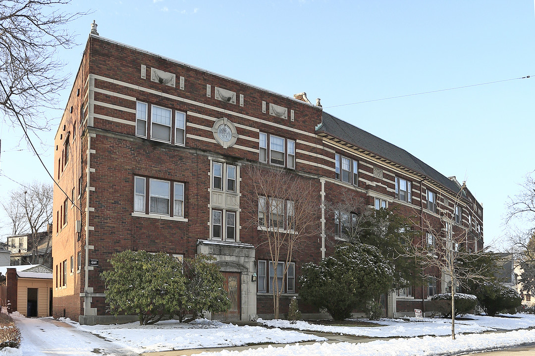 Edanola Apartments in Lakewood, OH - Building Photo