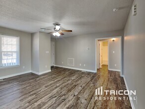 1004 Spruce Dr in Zebulon, NC - Building Photo - Building Photo