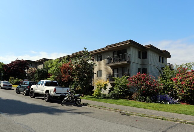 Sunny Lodge in Vancouver, BC - Building Photo - Primary Photo
