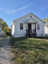 429 Shirley Ave in Ferguson, MO - Building Photo - Building Photo
