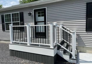 37 Van Dyck St in Coxsackie, NY - Building Photo - Building Photo