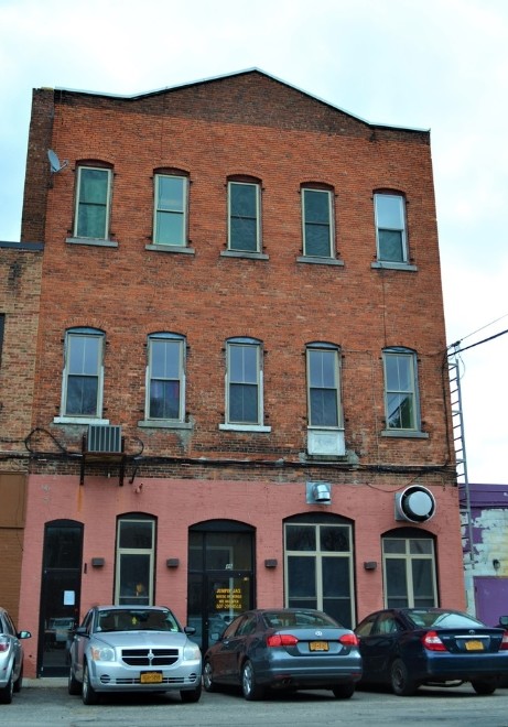 44-46 Main St in Cortland, NY - Foto de edificio - Building Photo