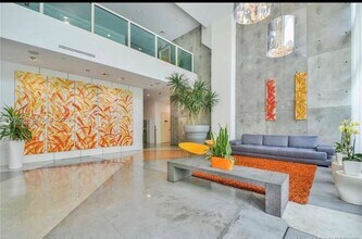 234 NE 3rd St, Unit 608 in Miami, FL - Foto de edificio - Building Photo