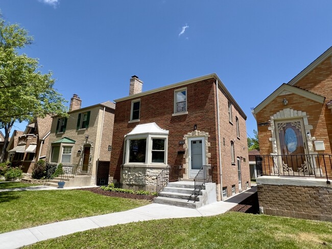 1831 N Newcastle Ave in Chicago, IL - Building Photo - Building Photo