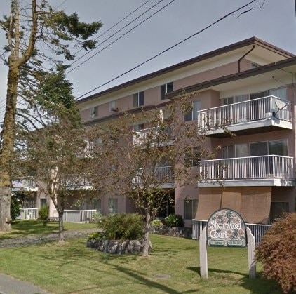 Sherwood Court in Chilliwack, BC - Building Photo