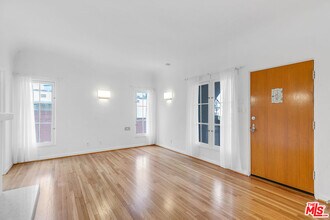 1557 S Genesee Ave in Los Angeles, CA - Building Photo - Building Photo