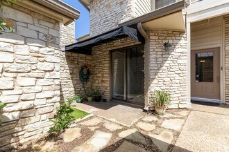 2201 Lakeway Blvd in Lakeway, TX - Building Photo - Building Photo