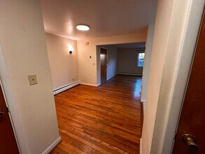 2909 Van Dyke Dr in Cincinnati, OH - Building Photo - Building Photo