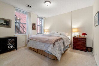 199 Marlborough St, Unit 303 in Boston, MA - Building Photo - Building Photo