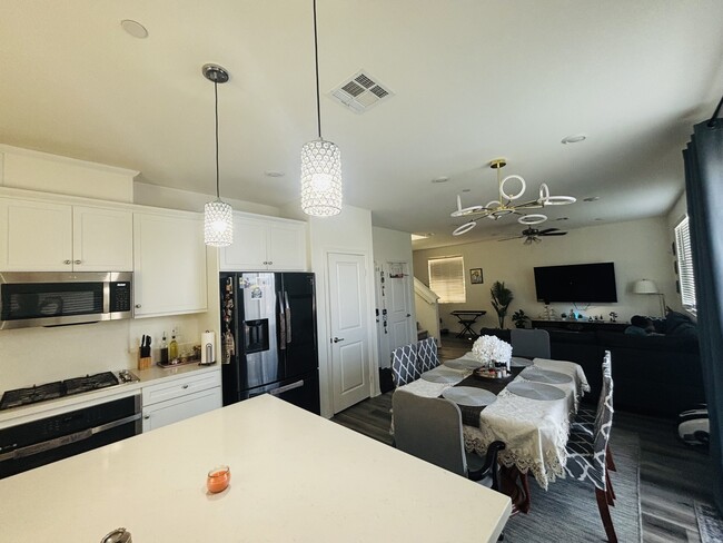 36434 Flint Dr in Winchester, CA - Building Photo - Building Photo