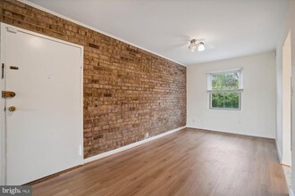 6016 Westchester Park Dr in College Park, MD - Building Photo - Building Photo