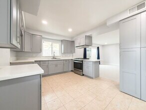 1305 Feather Ave in Thousand Oaks, CA - Building Photo - Building Photo