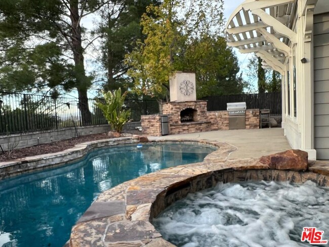 26068 Charonne Ct in Santa Clarita, CA - Building Photo - Building Photo