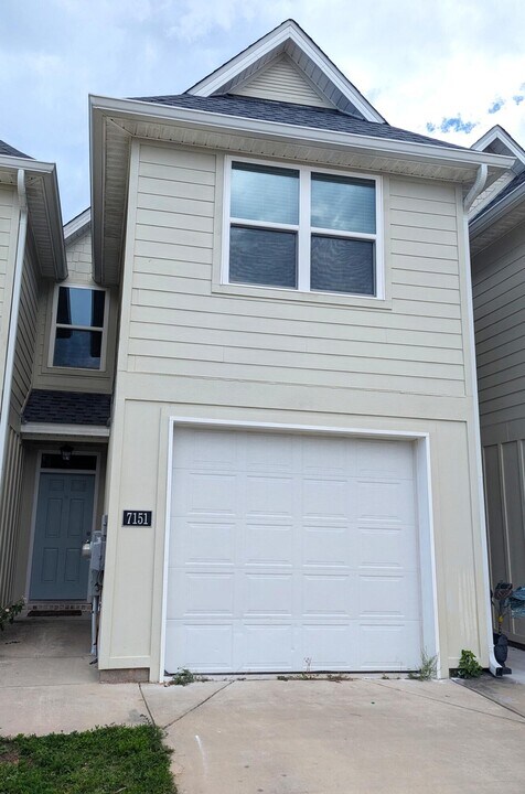 7151 Majestic Blvd in Navarre, FL - Building Photo