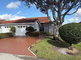 7275 Summer Tree Dr in Boynton Beach, FL - Building Photo