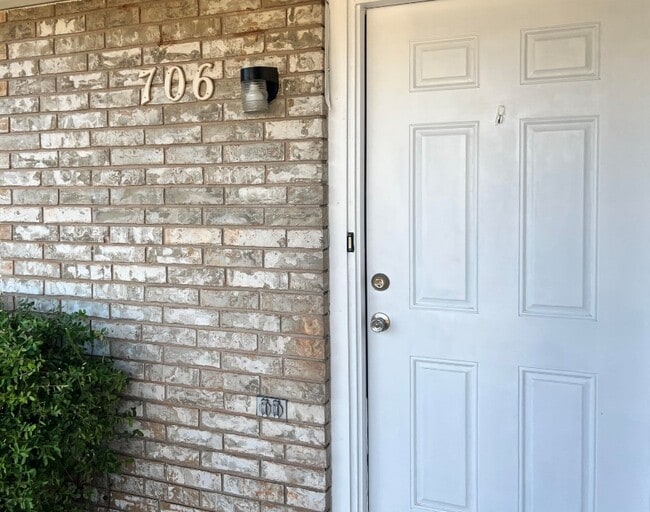 property at 706 Redbud Ct