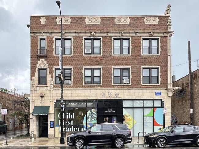 843 W Diversey Pky, Unit P
