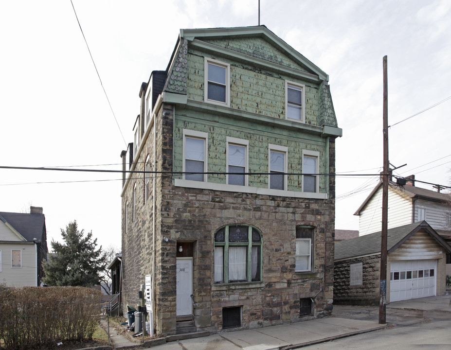 308 Bessemer Ave in East Pittsburgh, PA - Building Photo