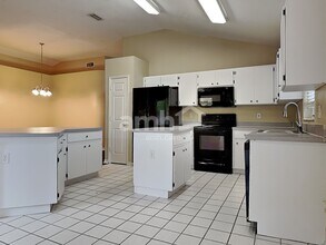 2315 Kenwick Dr in Valrico, FL - Building Photo - Building Photo