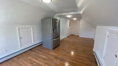 125 Wall St, Unit 3 in Torrington, CT - Building Photo - Building Photo