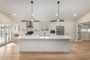 5713 E Hillery Dr in Scottsdale, AZ - Building Photo