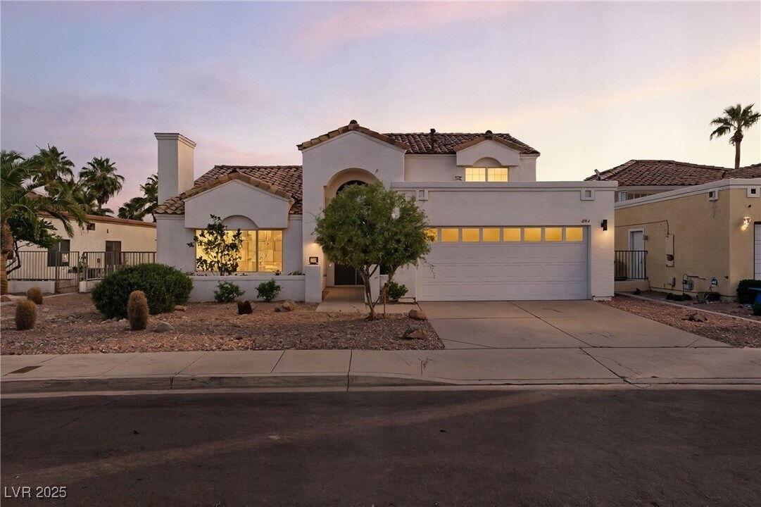 2736 Crystal Beach Dr in Las Vegas, NV - Building Photo
