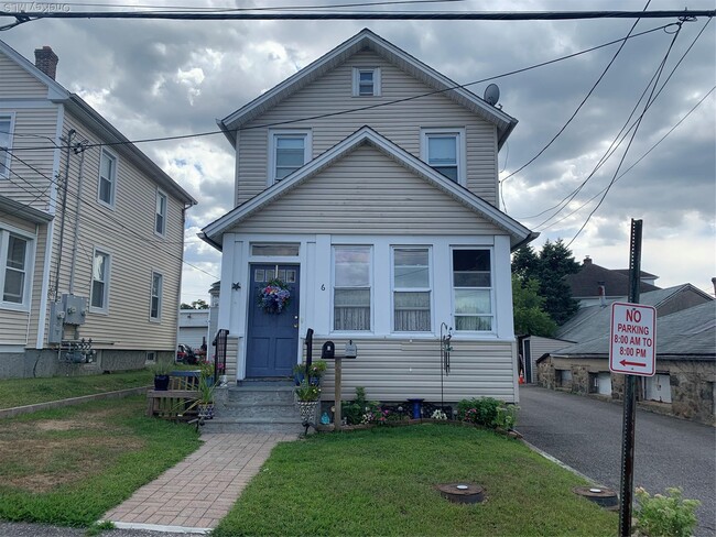6 Chadwick St in Glen Cove, NY - Building Photo - Building Photo